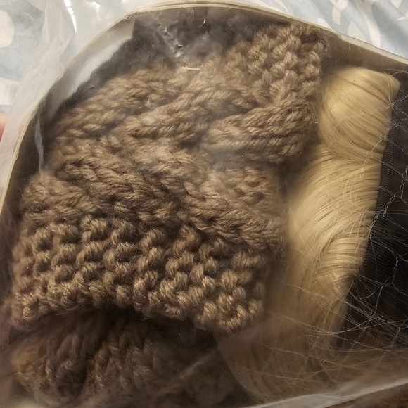 26" Ash Blonde Beige Wavy Synthetic Headband Wig - Picture 6 of 6